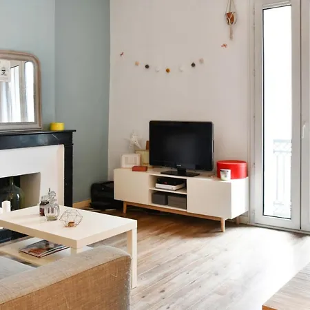 Bright And Charming Flat At The Heart Of Apartament