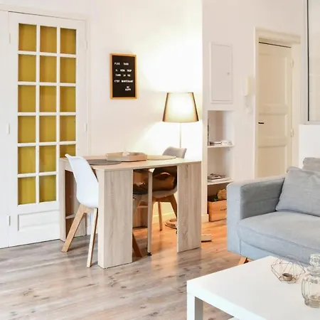 Bright And Charming Flat At The Heart Of *